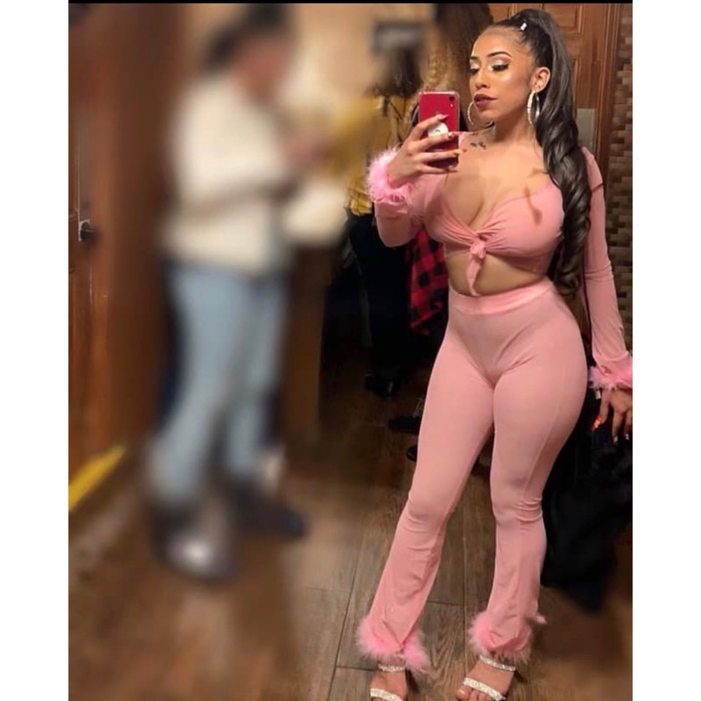 Pretty in pink 2 piece furrr fit 💖